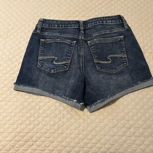 Silver Jeans Co.
Women's Suki Mid-Rise Denim Shorts